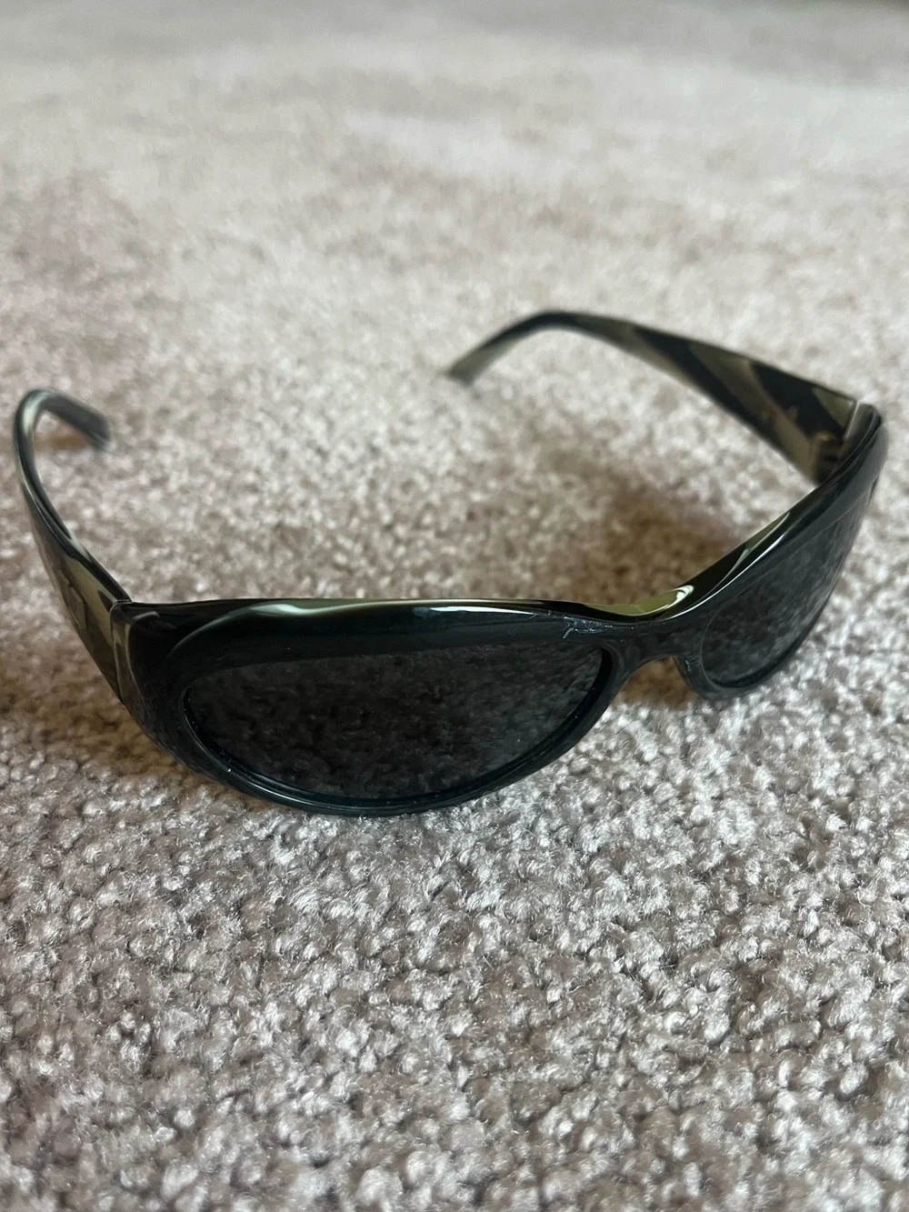 VTG 00’s / Y2K Unofficial Eyewear Wrap Around Women’s Sunglasses
